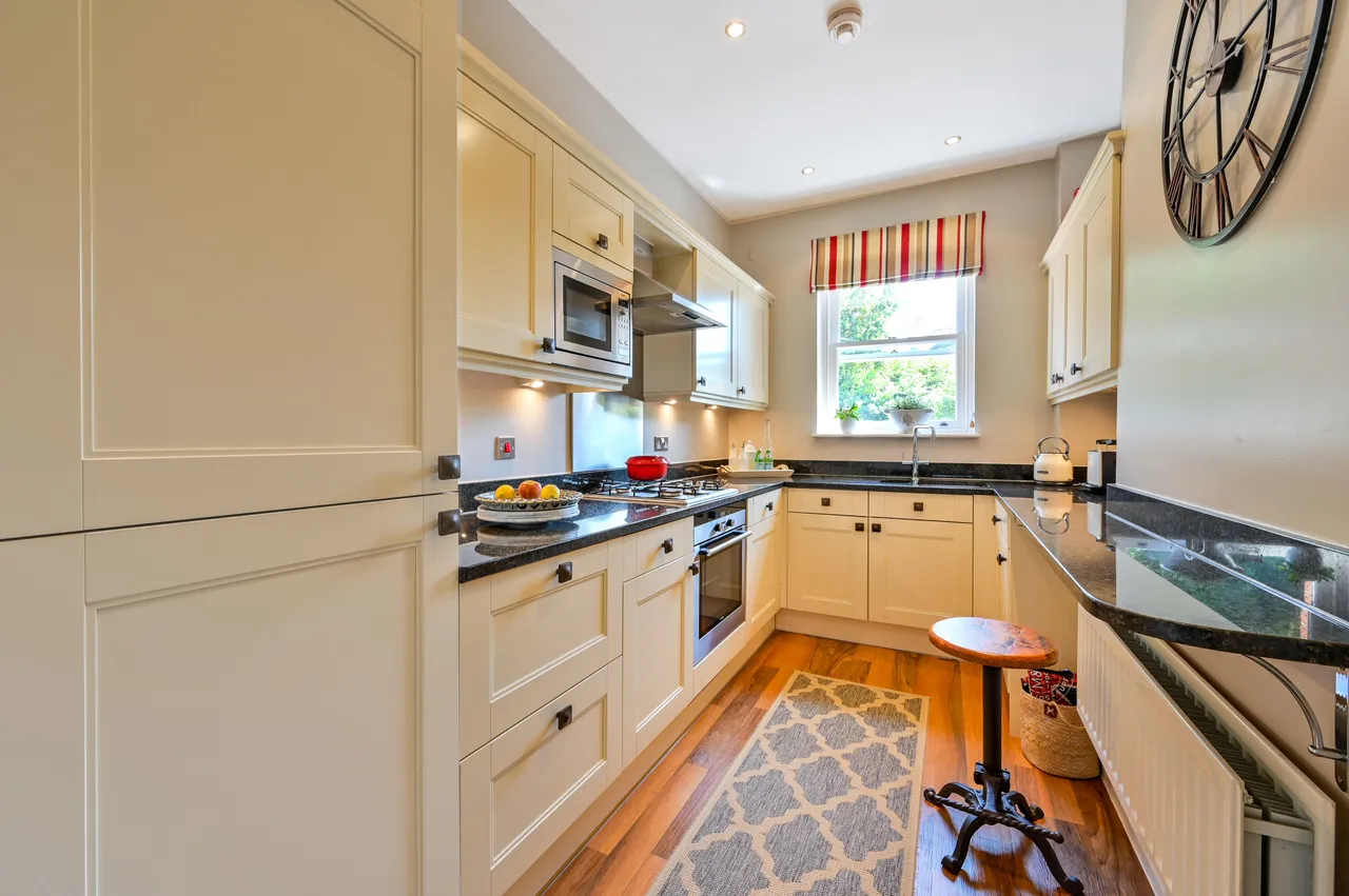 10 Tyrells House, Tyrells Place, Guildford, photo 5