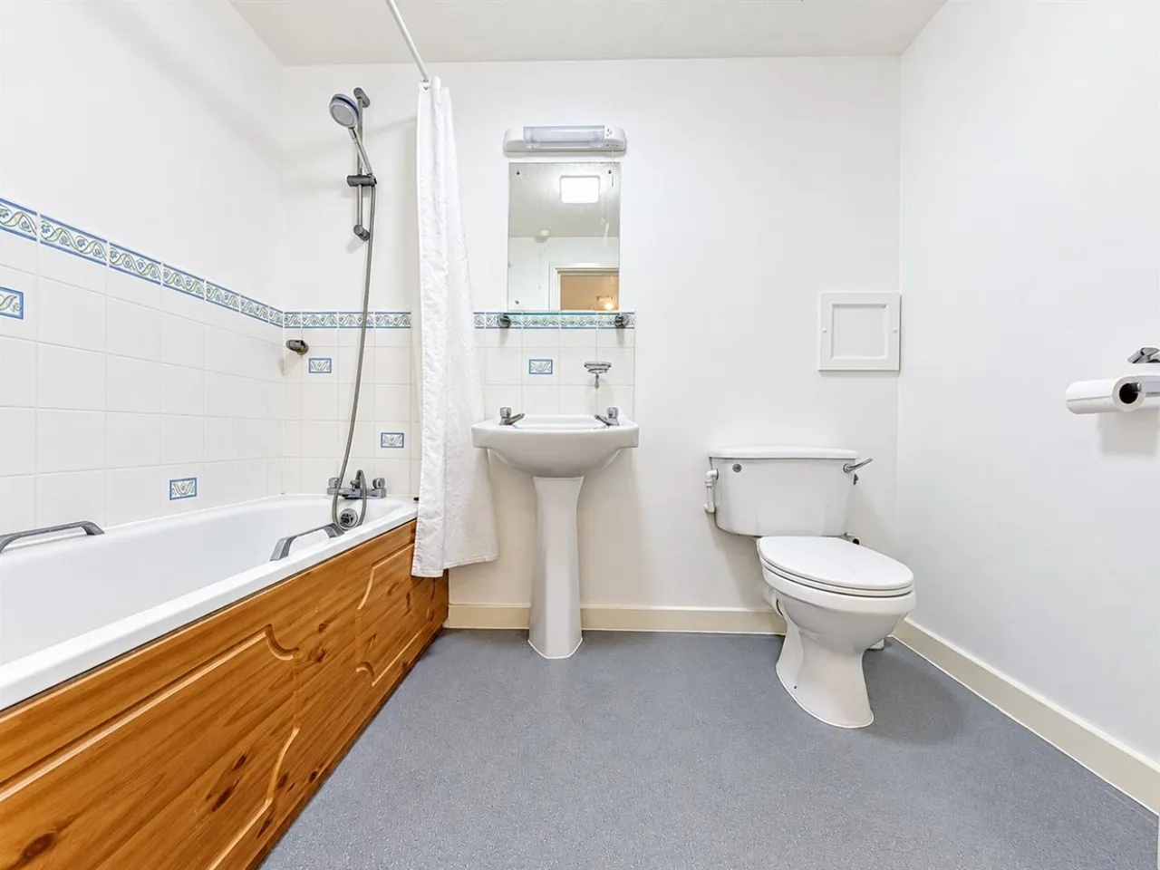 Staines Road, Hounslow, TW4, photo 6