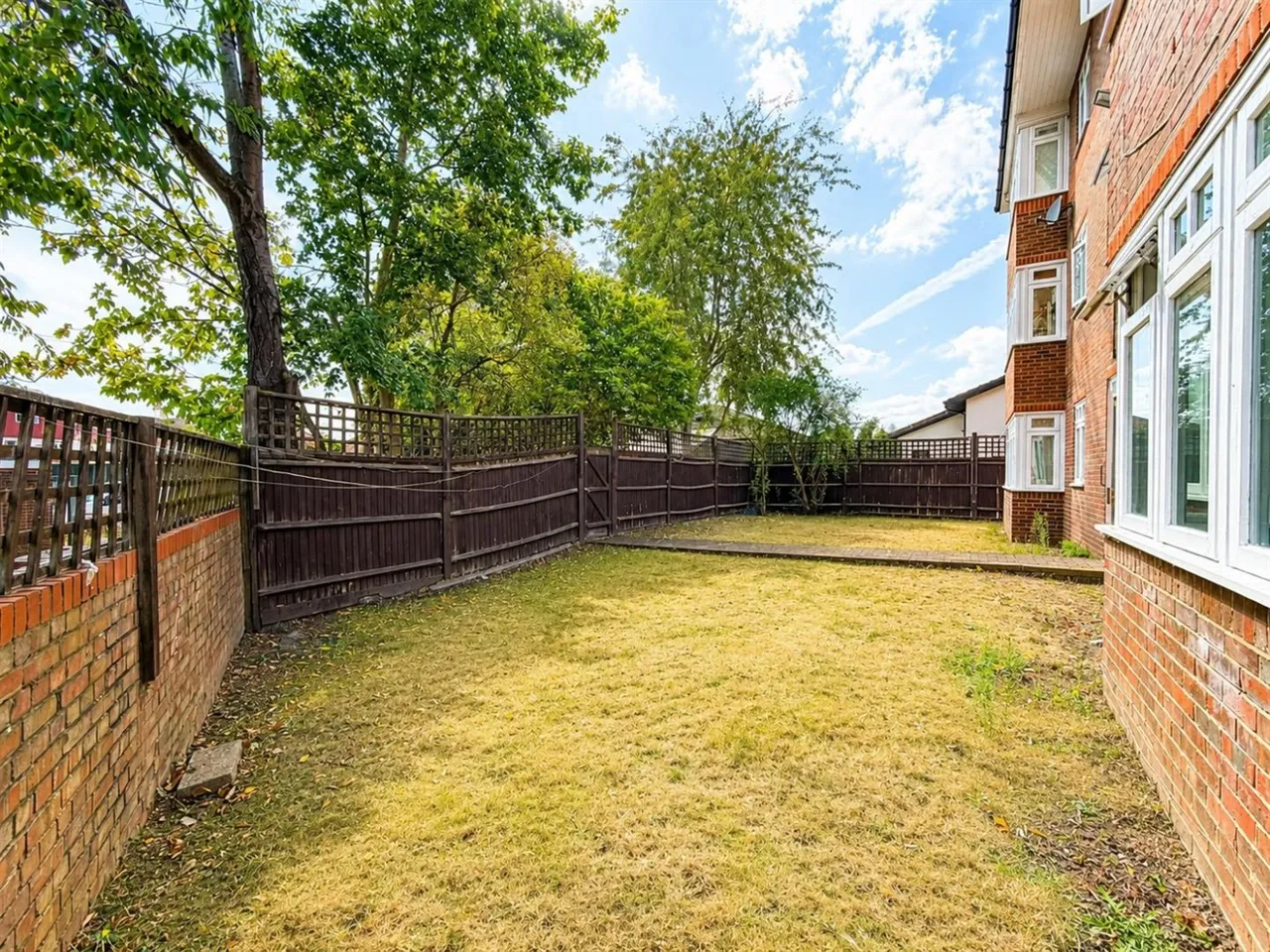 Staines Road, Hounslow, TW4, photo 8