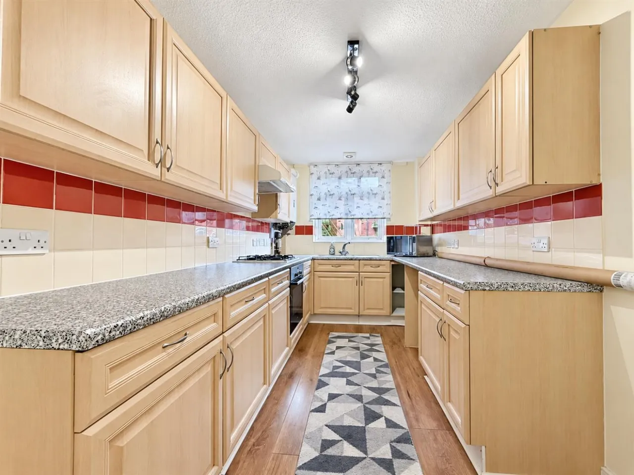 Staines Road, Hounslow, TW4, photo 2