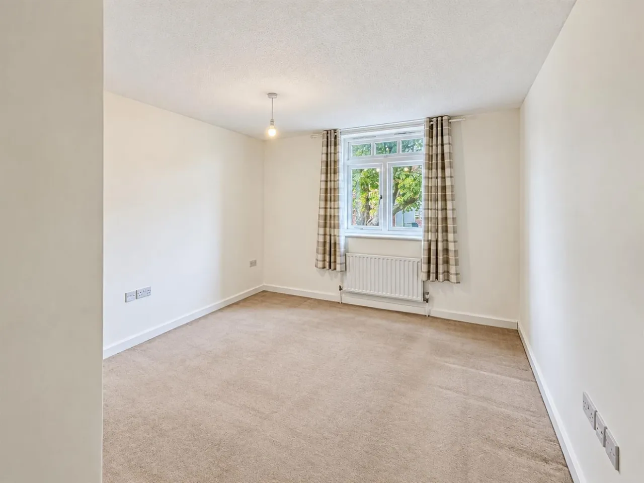 Staines Road, Hounslow, TW4, photo 4