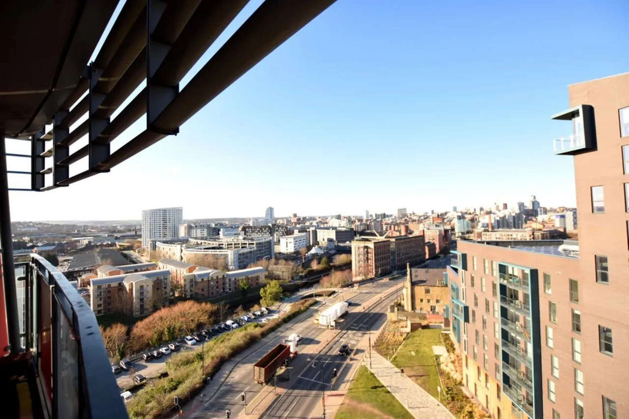 Echo Central One, Cross Green Lane, photo 10