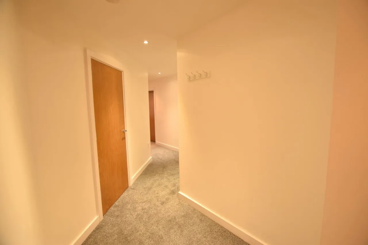 Echo Central One, Cross Green Lane, photo 12