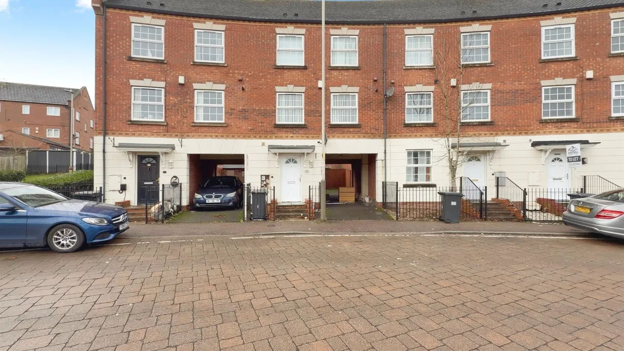 4 bed house for sale — Hamilton Circle, Hamilton, Leicester