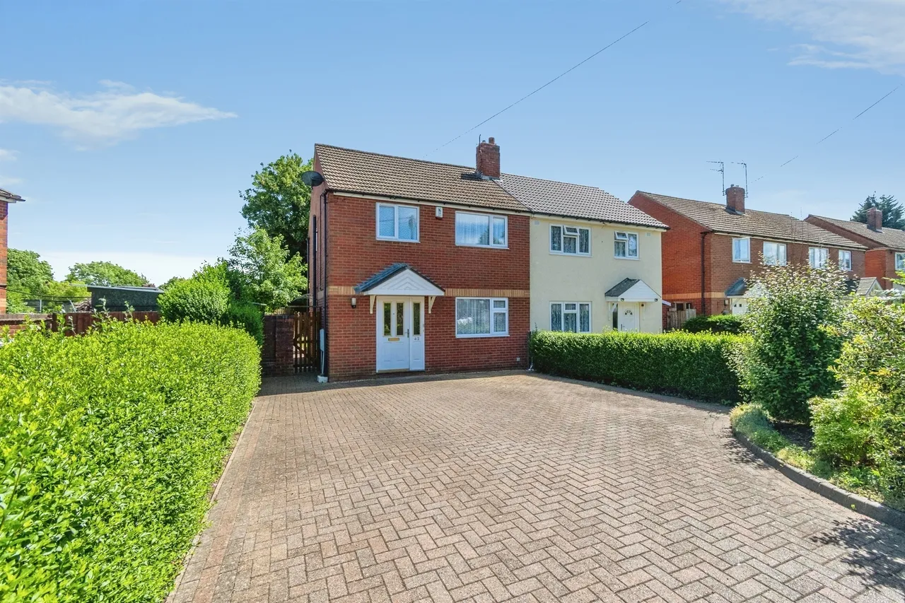 2 bed house for sale — Sycamore Road, Wednesbury