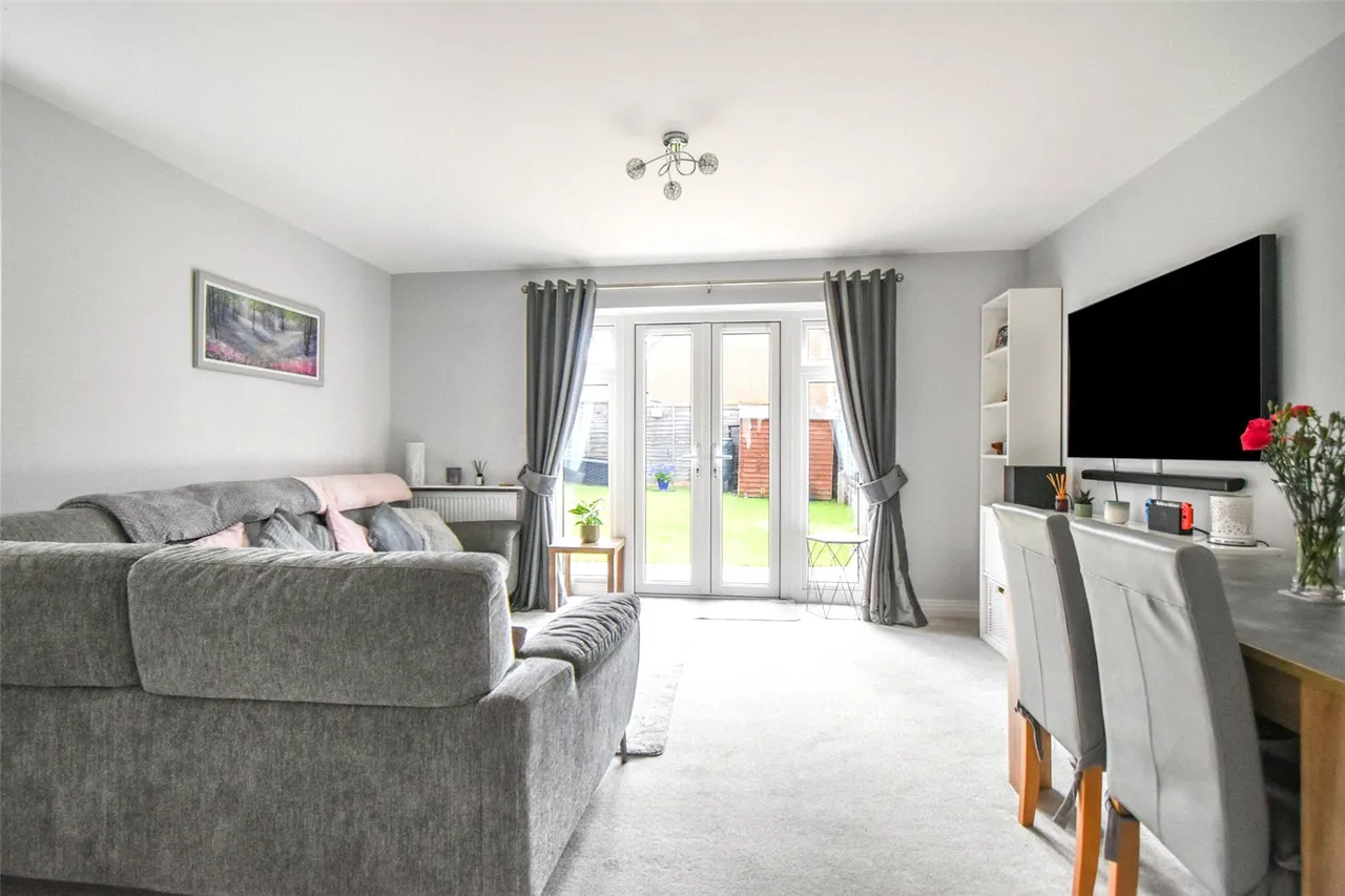 Unwin Close, Hook, Hampshire, RG27 9FL, photo 4