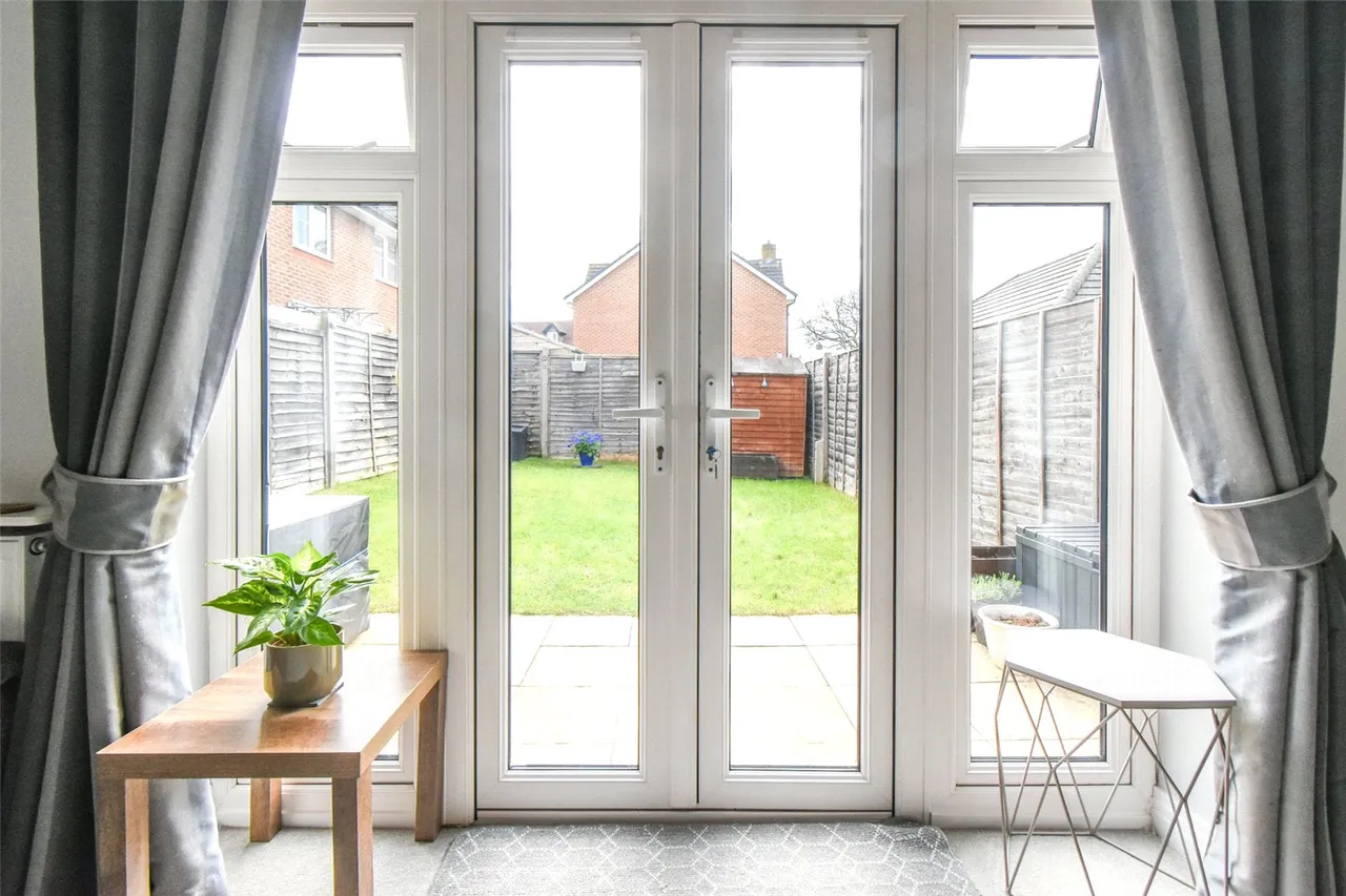 Unwin Close, Hook, Hampshire, RG27 9FL, photo 11