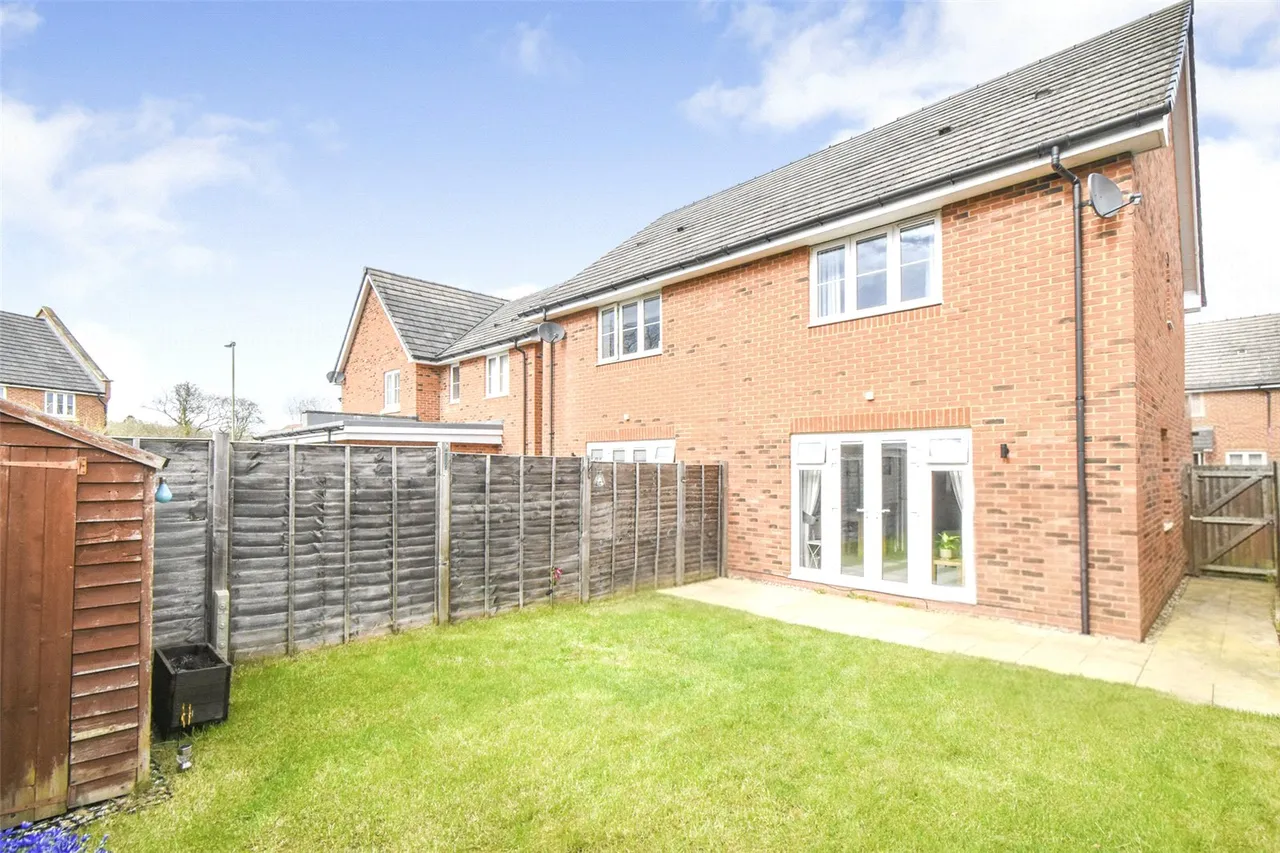 Unwin Close, Hook, Hampshire, RG27 9FL, photo 8