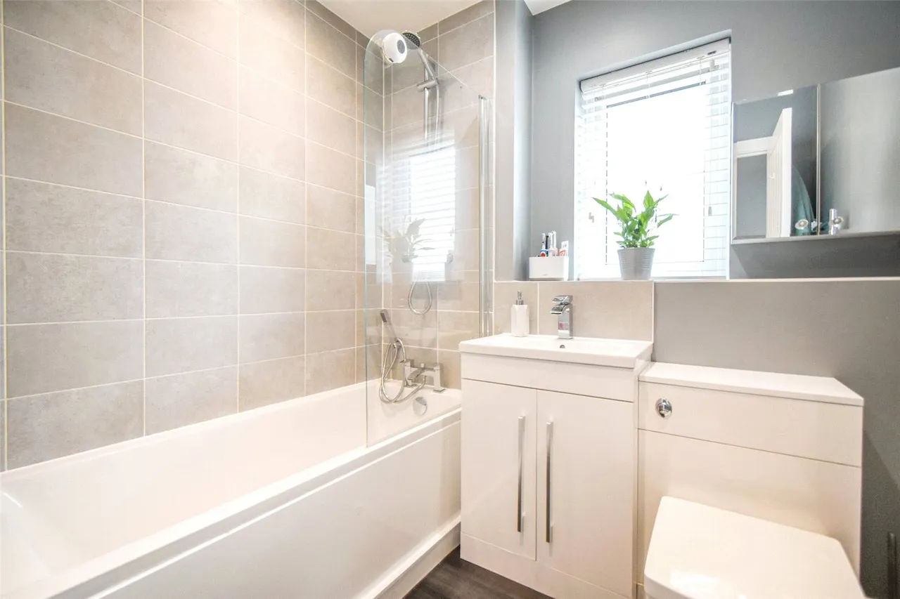 Unwin Close, Hook, Hampshire, RG27 9FL, photo 6