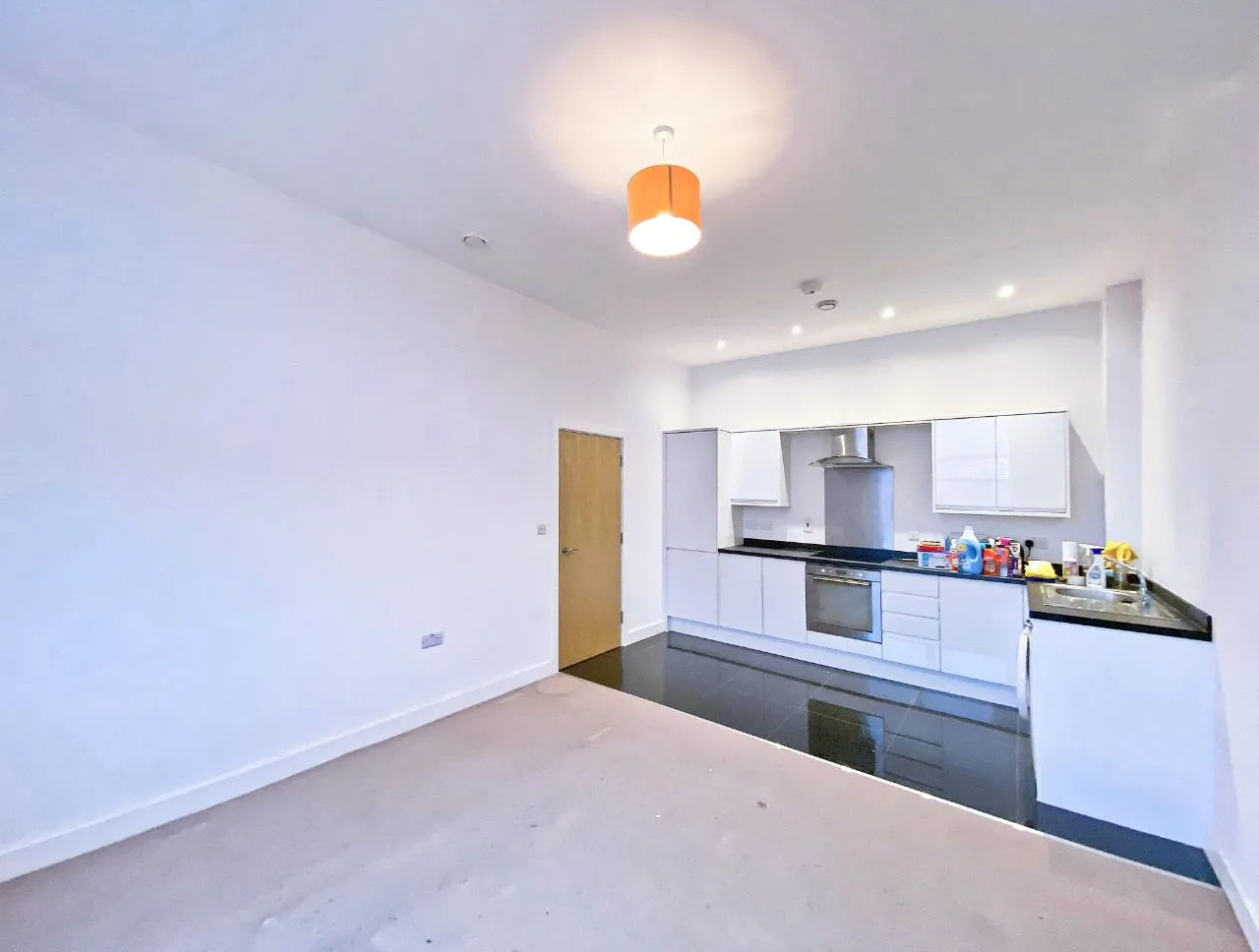 Knoll Road, Camberley, Surrey, GU15 3BP, photo 2