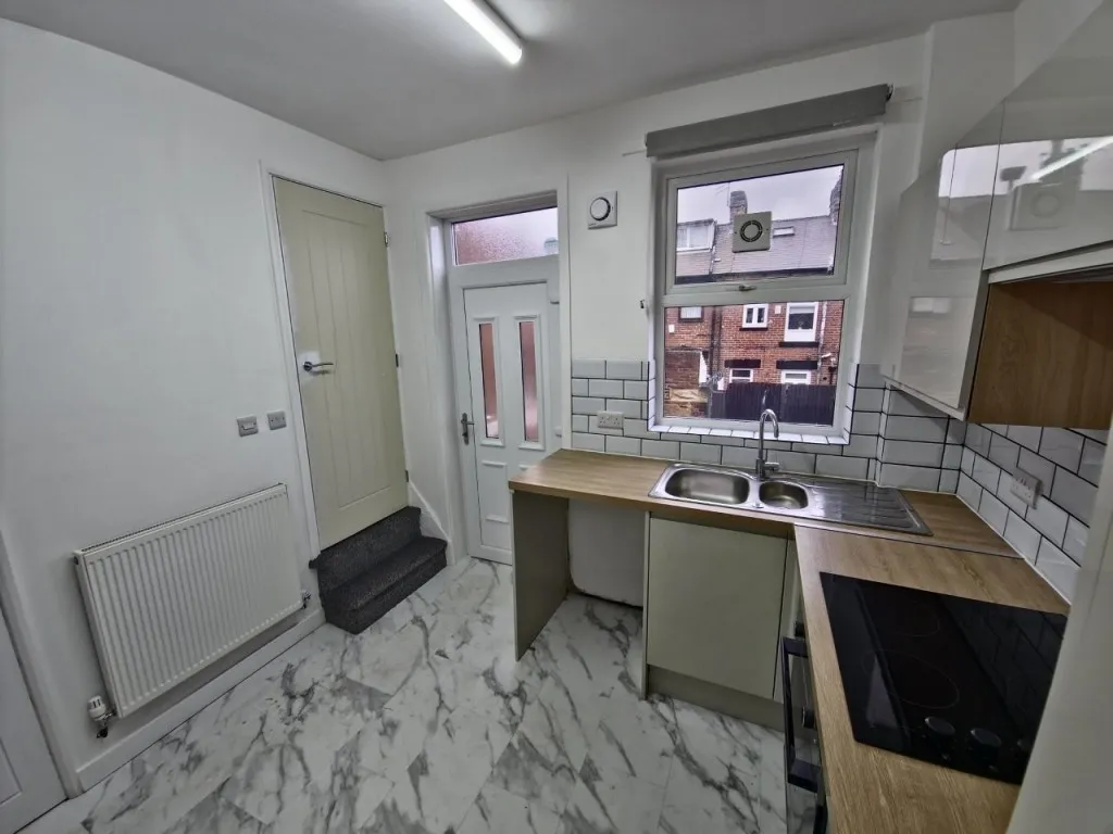 St. Barts Terrace, Barnsley, photo 2