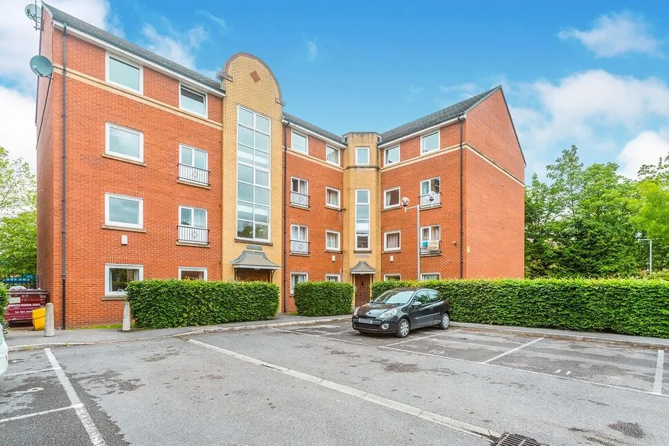 2 bed flat to rent, Whiteoak Road, Manchester, M14