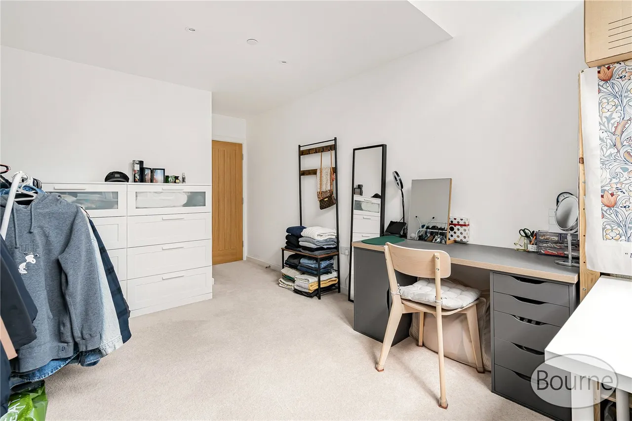 Chertsey Road, Woking, GU21, photo 9