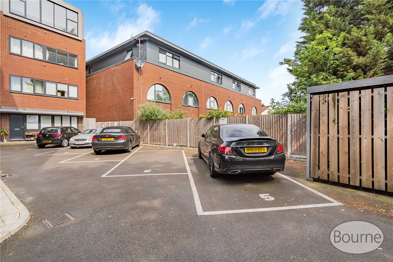 Chertsey Road, Woking, GU21, photo 17