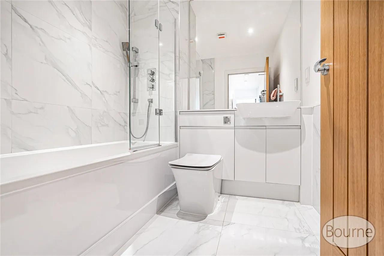 Chertsey Road, Woking, GU21, photo 8