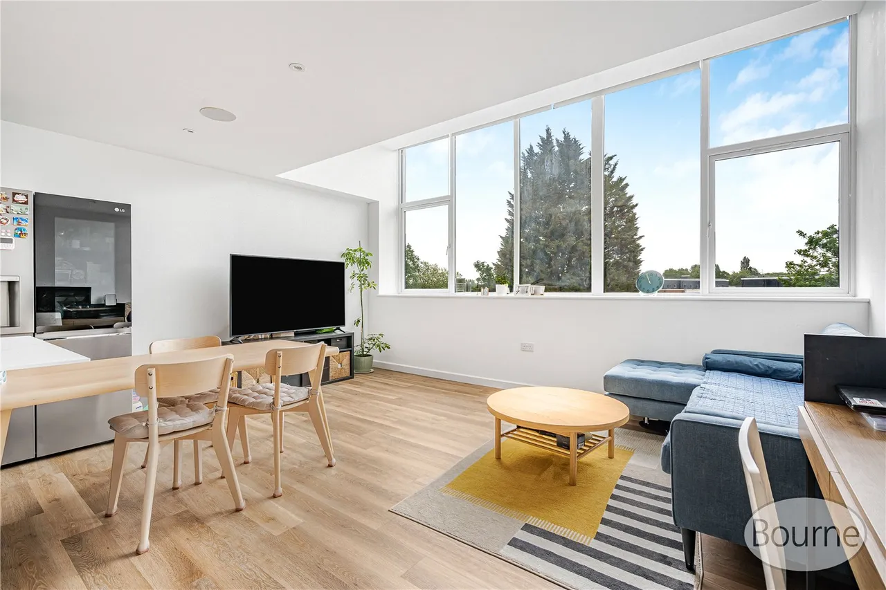Chertsey Road, Woking, GU21, photo 3
