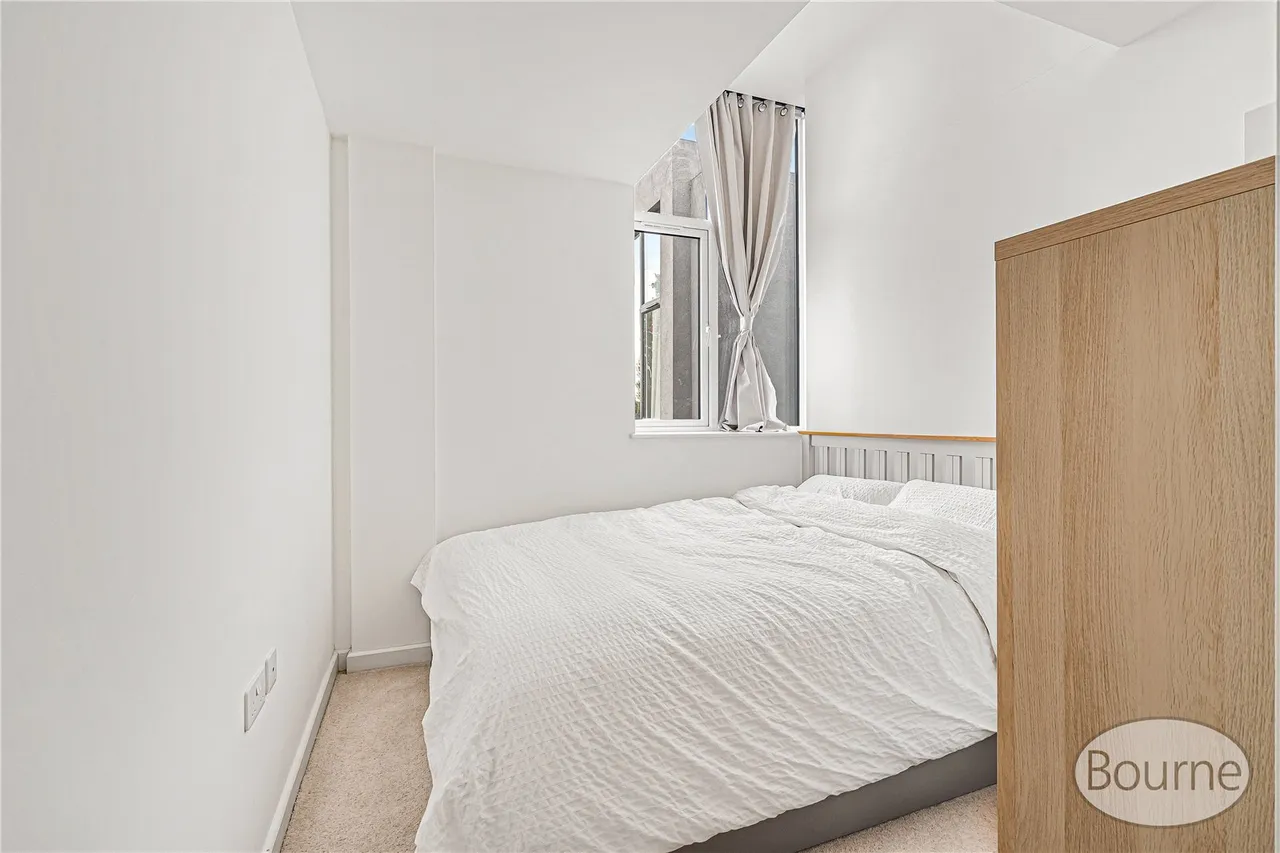 Chertsey Road, Woking, GU21, photo 5