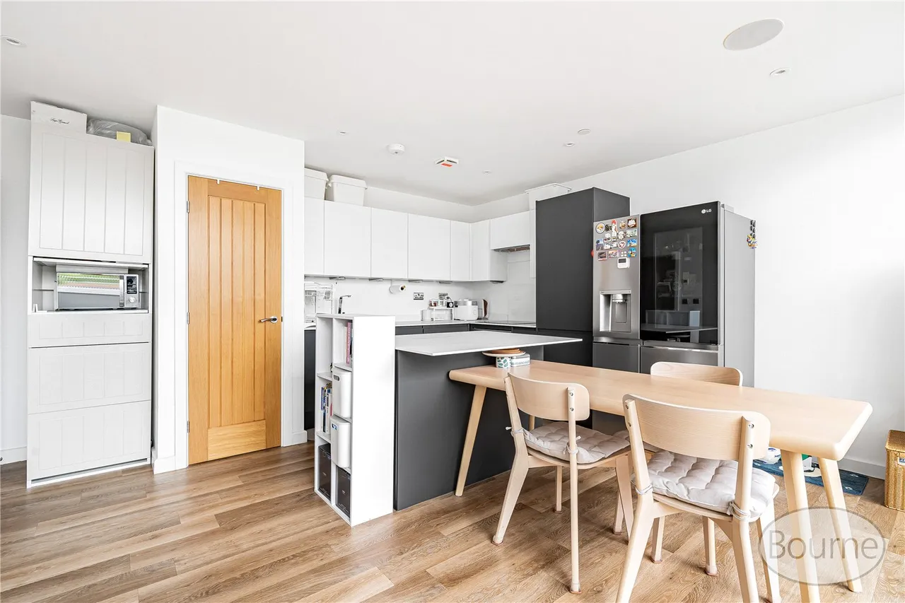 Chertsey Road, Woking, GU21, photo 11
