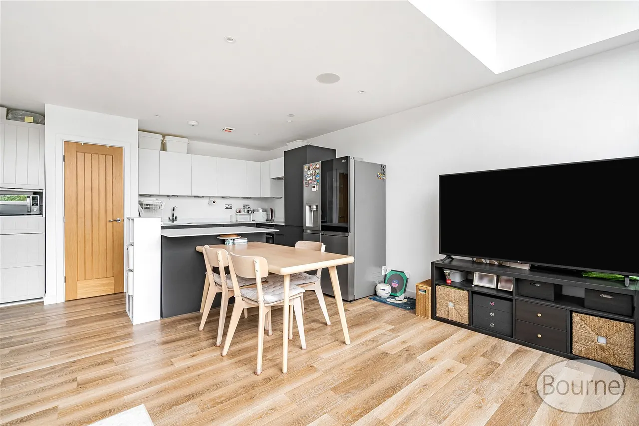 Chertsey Road, Woking, GU21, photo 12