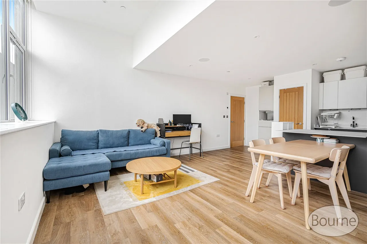 Chertsey Road, Woking, GU21, photo 4