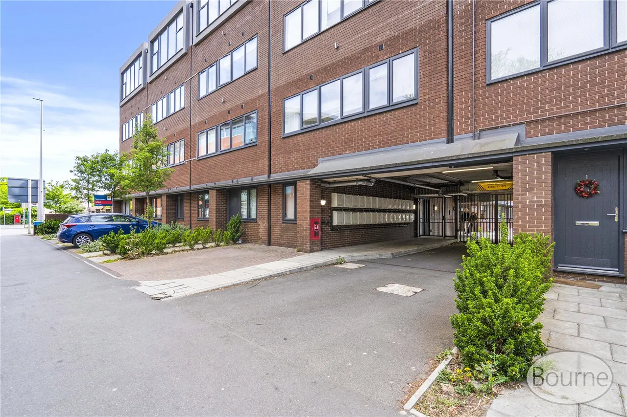 Chertsey Road, Woking, GU21, photo 18