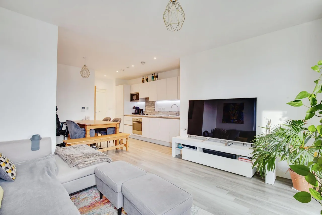 2 bed flat for sale, Olympic Way, Wembley, HA9