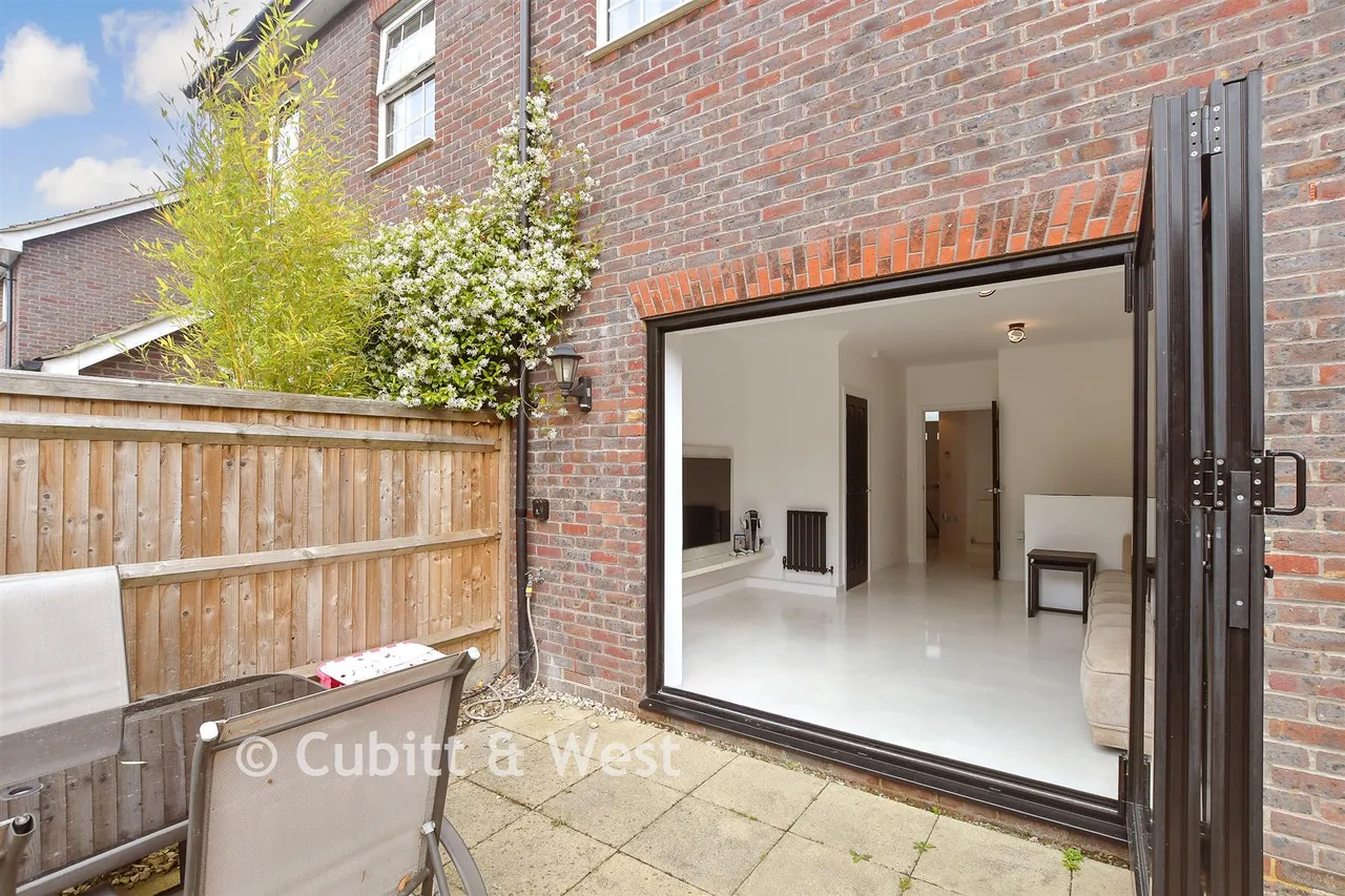 Somerley Drive, Forge Wood, RH10, photo 3