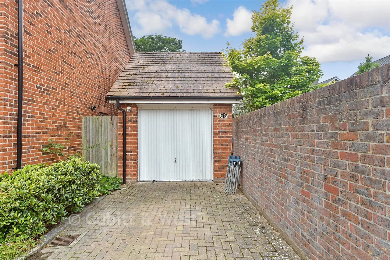 Somerley Drive, Forge Wood, RH10, photo 17