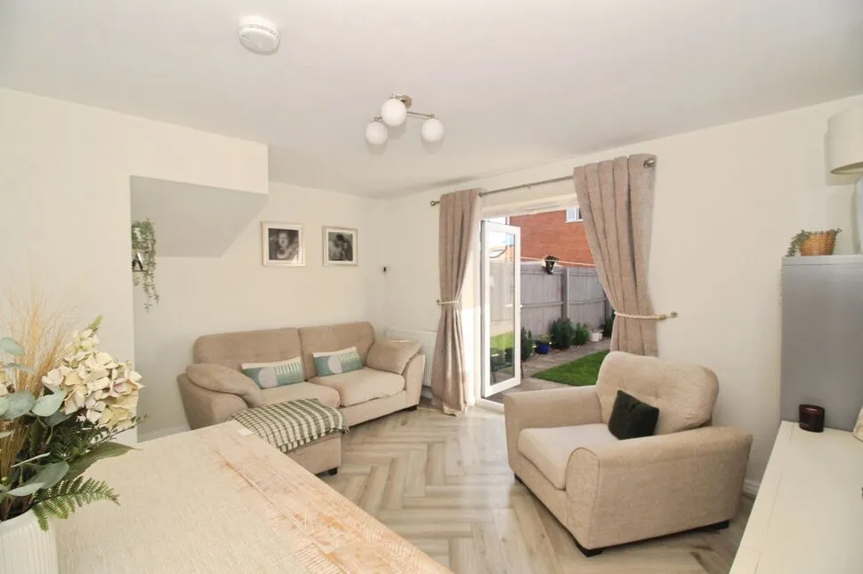 Oronsay Close, Hinckley, LE10, photo 2