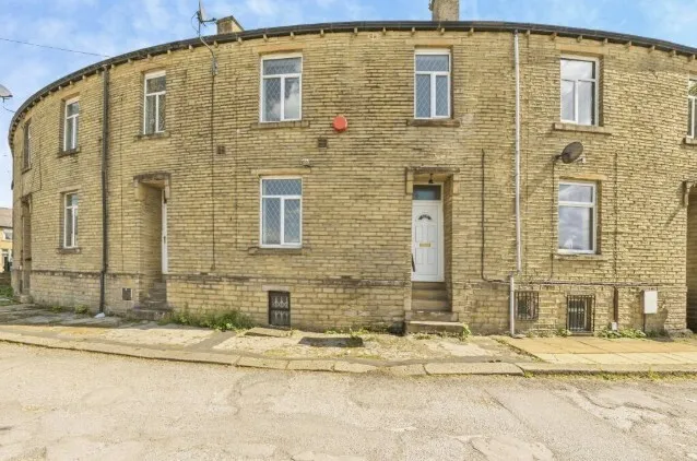 3 bed property to rent, Beacon Street, Huddersfield, HD2