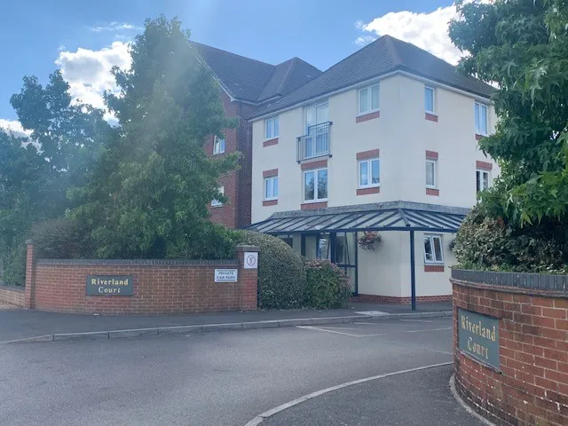1 bed flat to rent, Stour Road, Christchurch, BH23