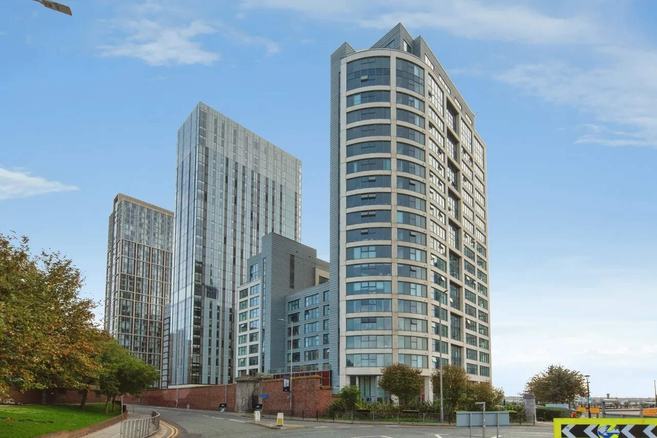 2 bed flat for sale, William Jessop Way, Liverpool, L3