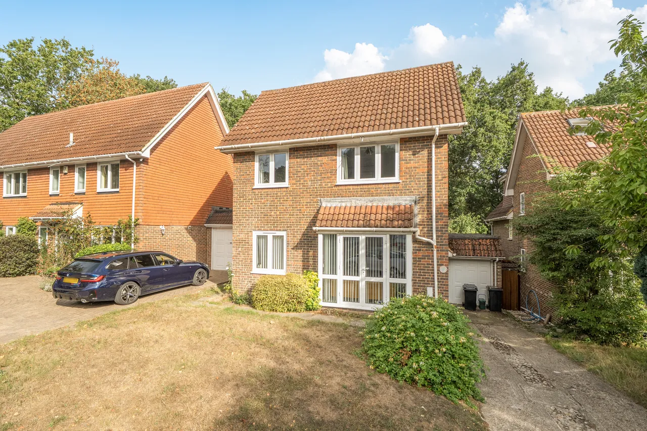 4 bed house to rent — Woodchurch Drive, Bromley, BR1