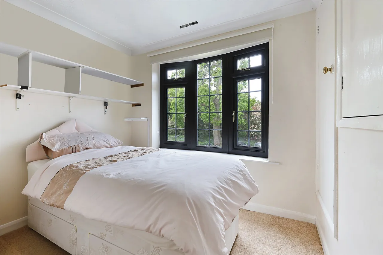 Barleymow Court, Betchworth, RH3, photo 9