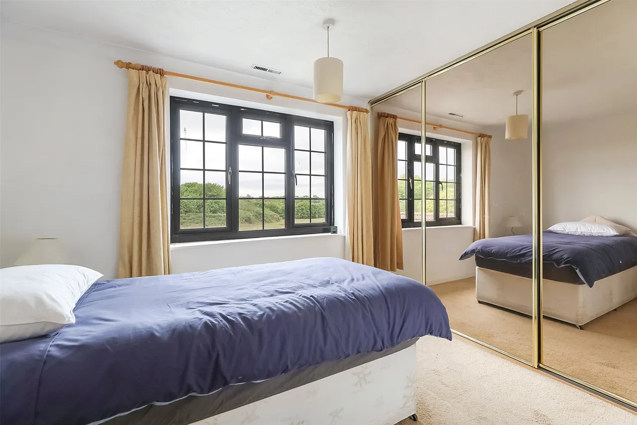 Barleymow Court, Betchworth, RH3, photo 8