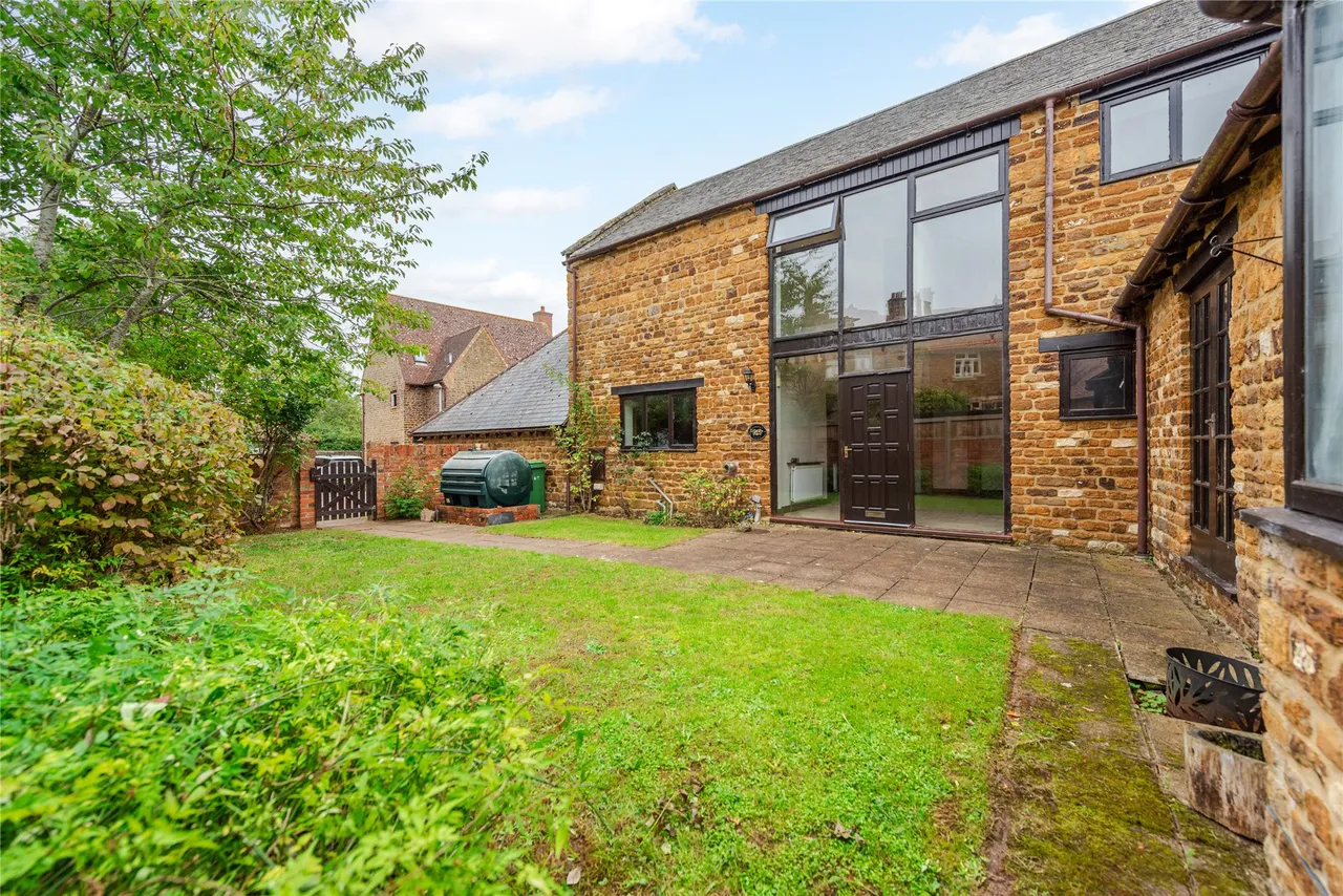 4 bed property to rent, Poplars Close, Blakesley, NN12