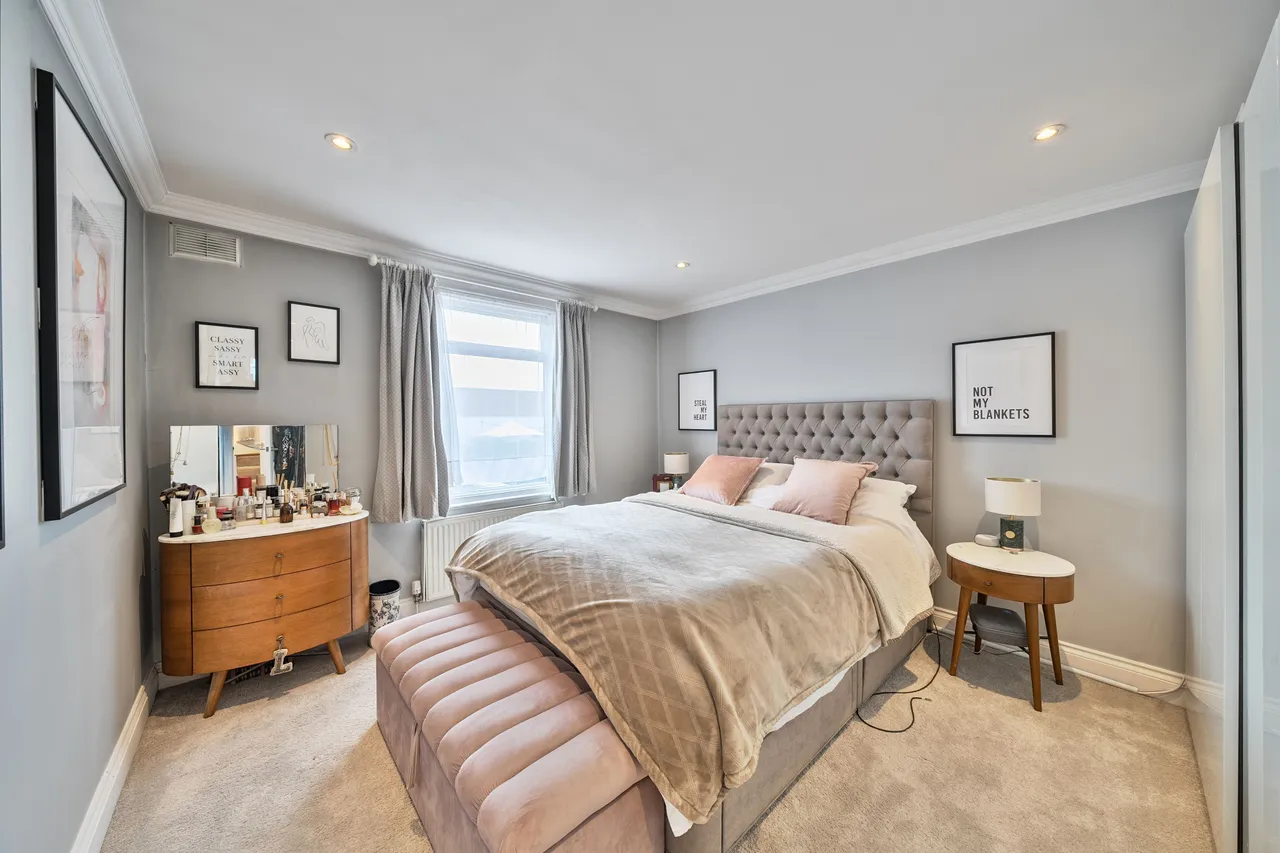 Flat 2, 68 Greyhound Lane, London, photo 3