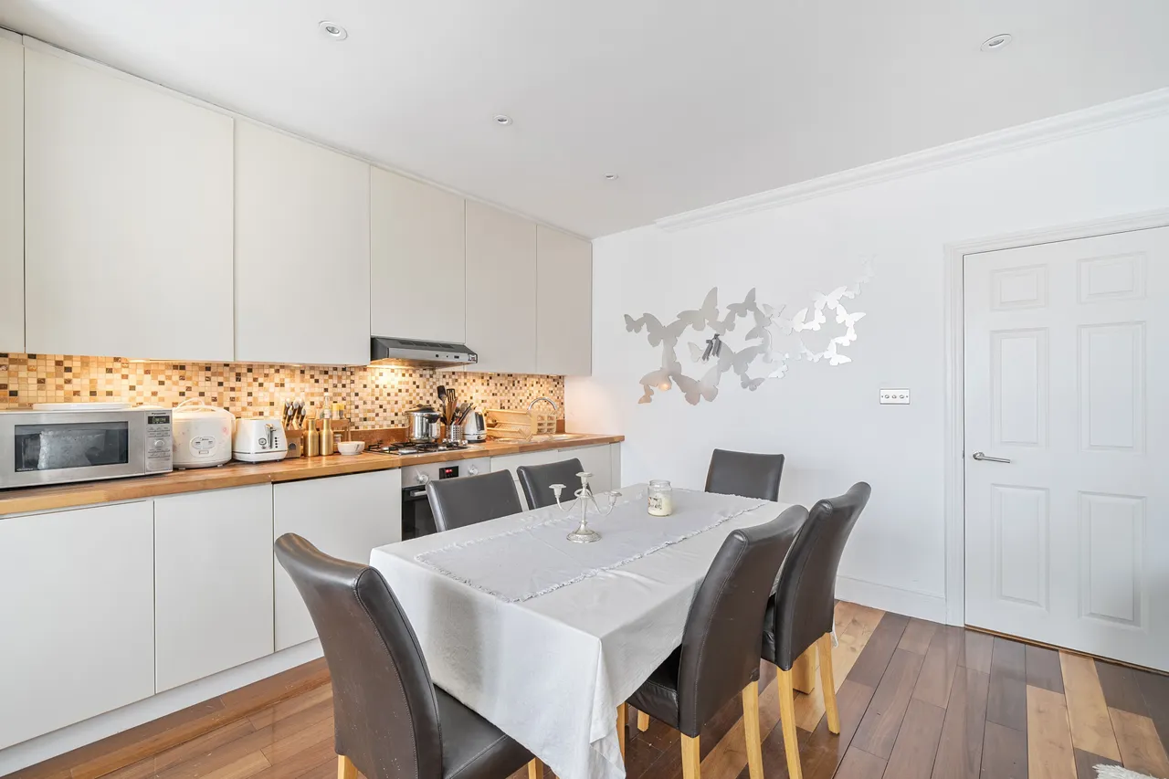 Flat 2, 68 Greyhound Lane, London, photo 4