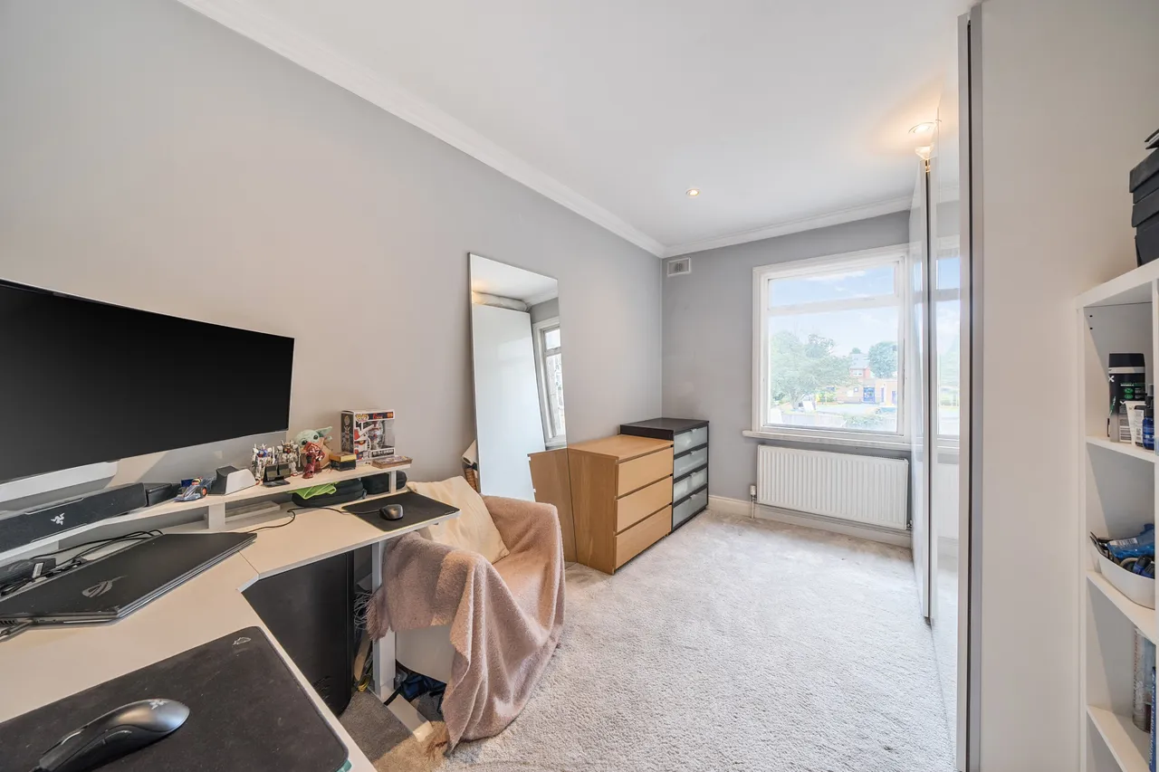Flat 2, 68 Greyhound Lane, London, photo 8