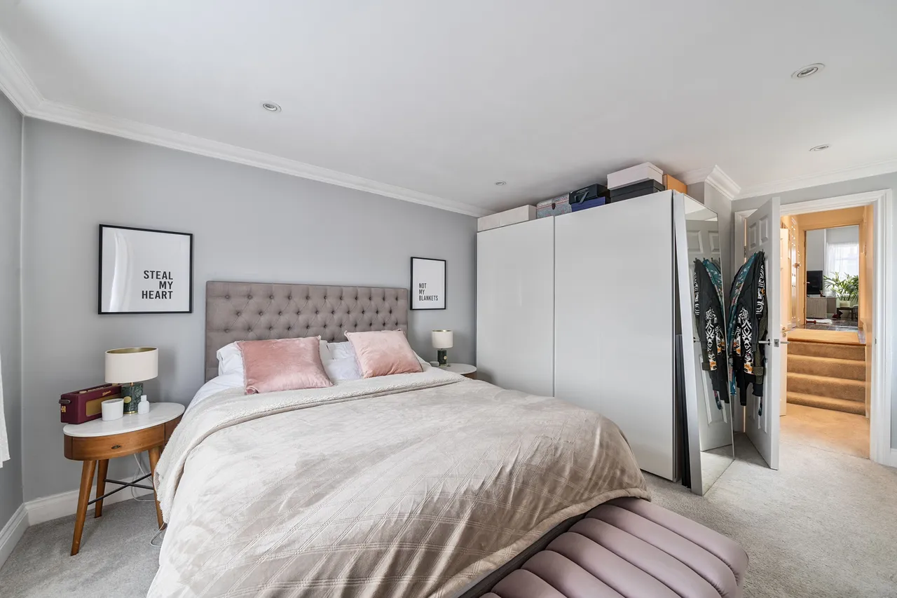 Flat 2, 68 Greyhound Lane, London, photo 6