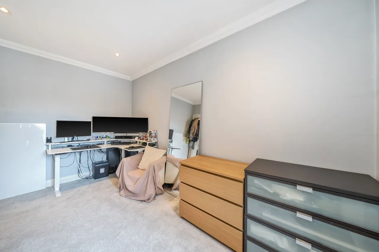 Flat 2, 68 Greyhound Lane, London, photo 9