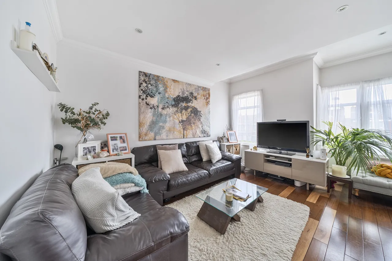 Flat 2, 68 Greyhound Lane, London, photo 2