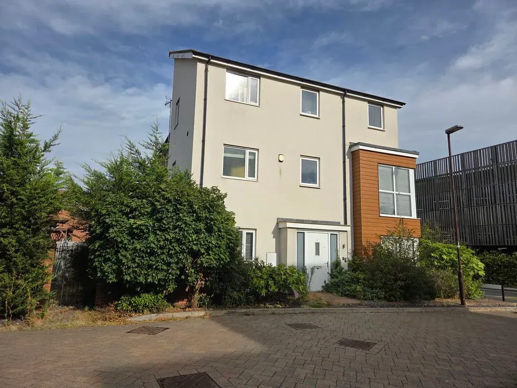 4 bed house for sale — Knights Crescent, Bletchley, Milton Keynes, Buckinghamshire, MK2 2FJ