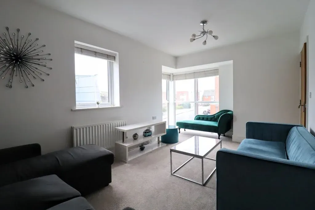 Knights Crescent, Bletchley, Milton Keynes, Buckinghamshire, MK2 2FJ, photo 2
