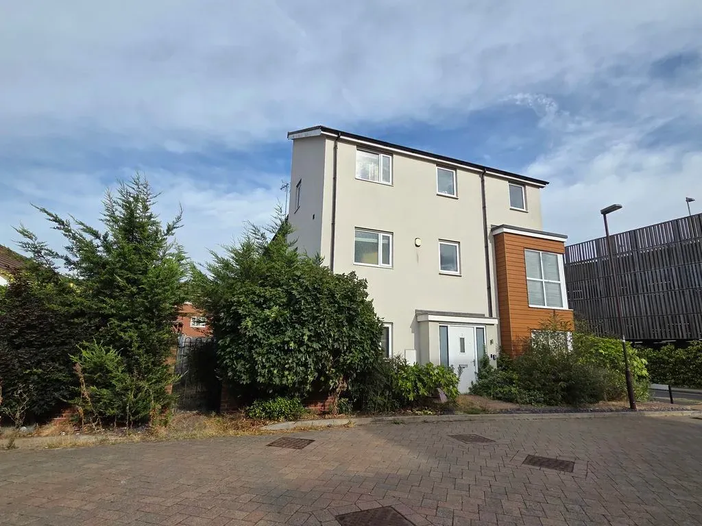 Knights Crescent, Bletchley, Milton Keynes, Buckinghamshire, MK2 2FJ, photo 21