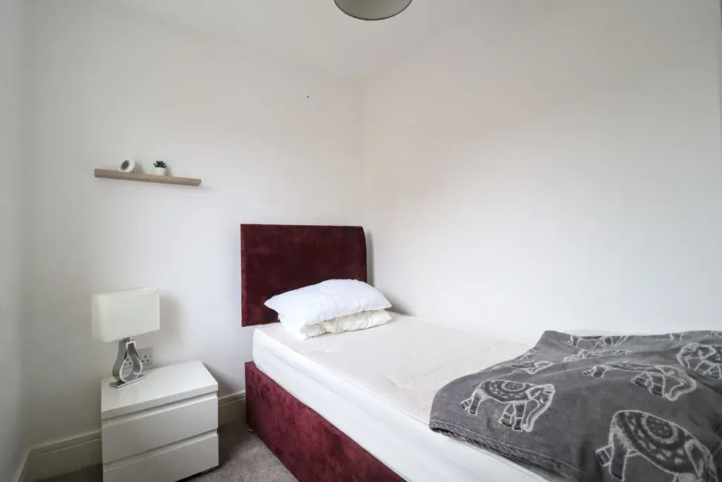 Knights Crescent, Bletchley, Milton Keynes, Buckinghamshire, MK2 2FJ, photo 12