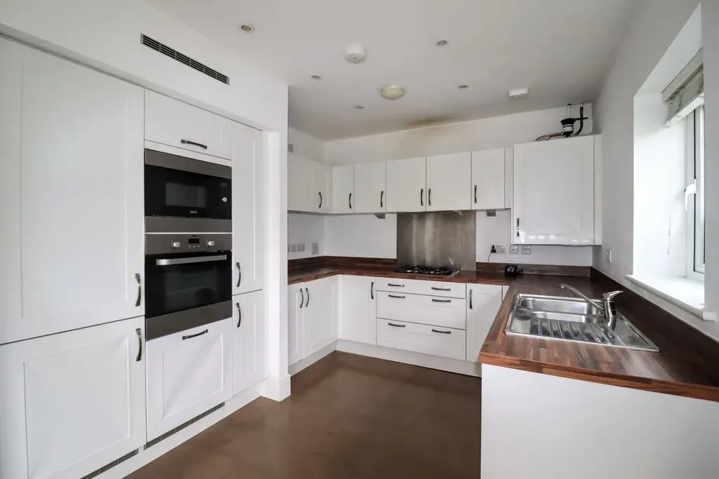 Knights Crescent, Bletchley, Milton Keynes, Buckinghamshire, MK2 2FJ, photo 4