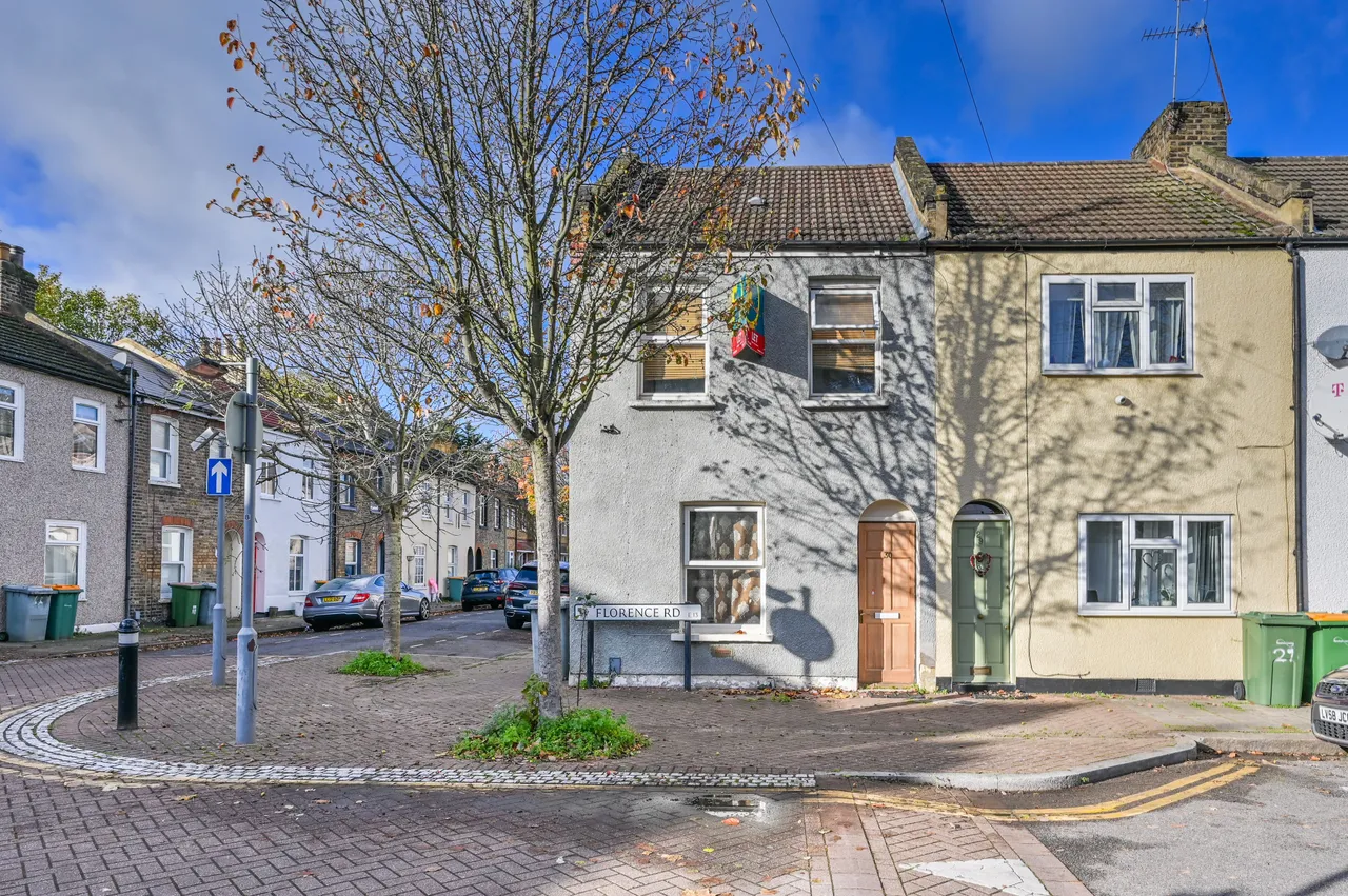 2 bed house for sale — 30 Florence Road, London