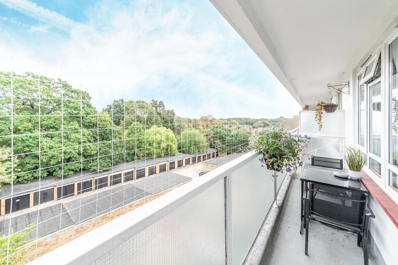 107 Dove Park, Pinner, photo 6