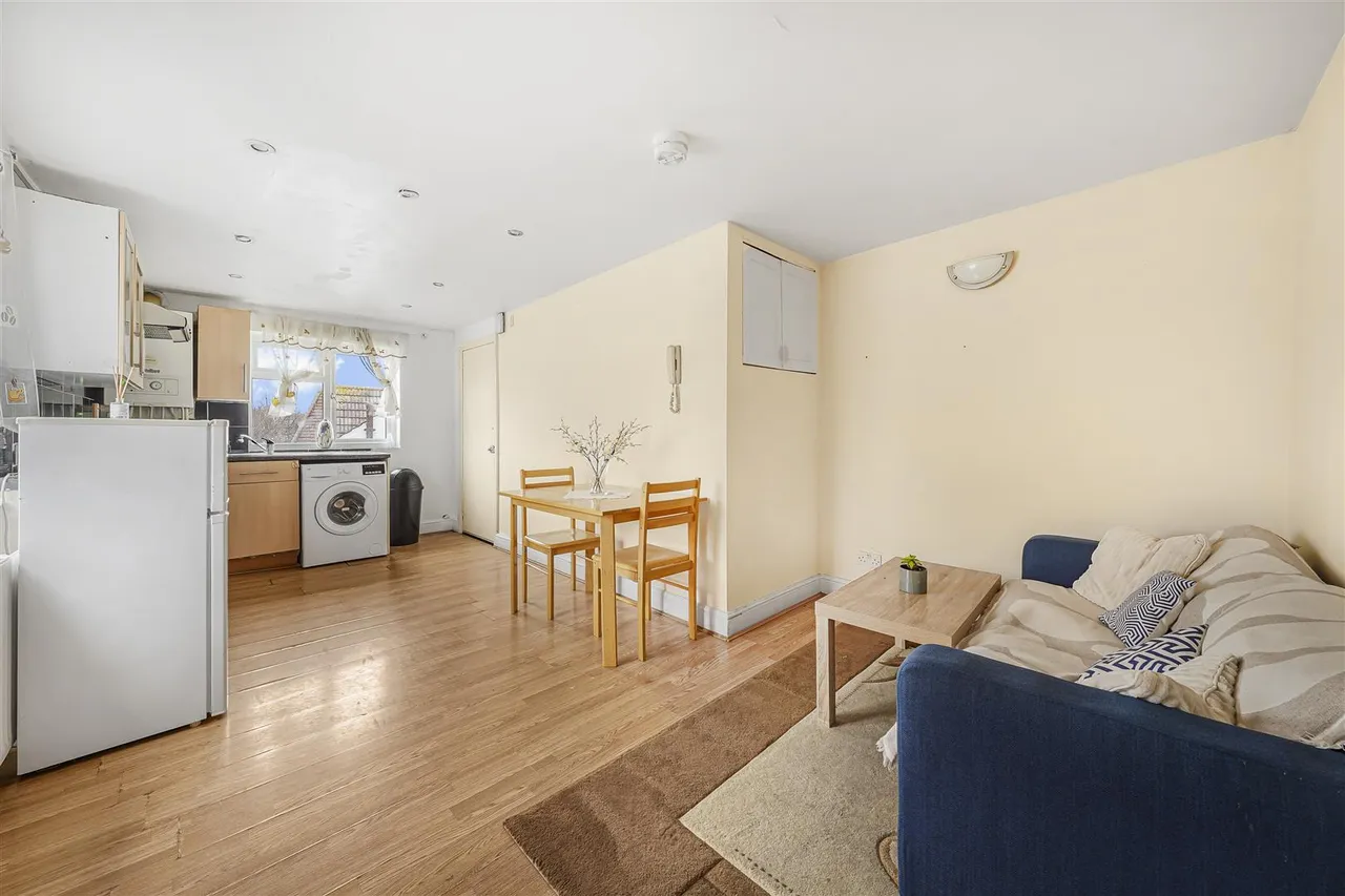 Perth Road, Wood Green, N22, photo 3